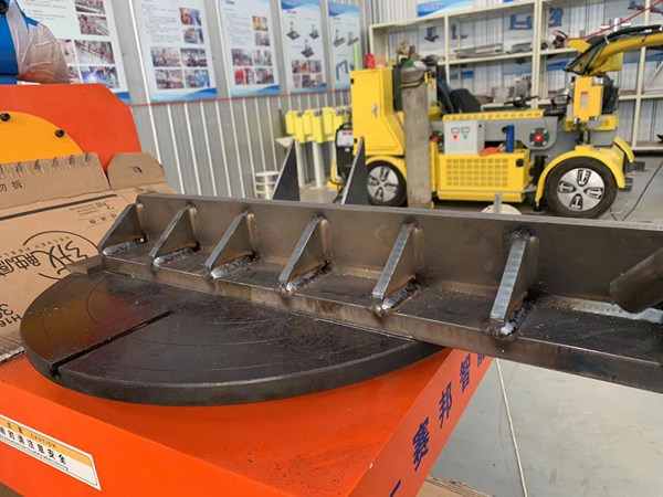 L型自動焊接變位機(jī)展示