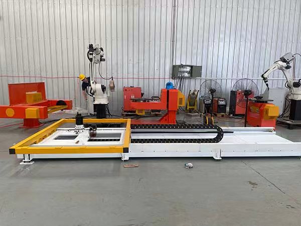 青島賽邦生產(chǎn)的焊接機器人展示 焊接機器人廠家:焊接機器人分類有哪些?