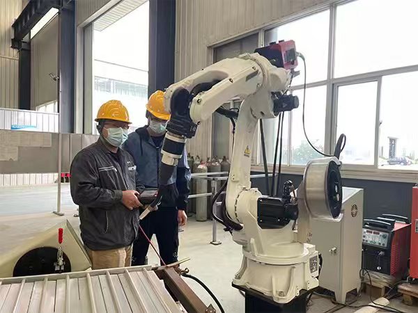 青島賽邦生產(chǎn)的自動焊接設備展示 如何選擇自動焊接設備?