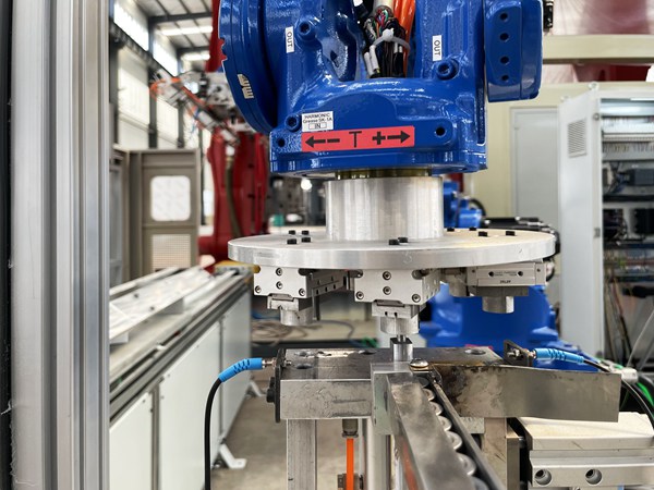 青島賽邦生產(chǎn)的碼垛機(jī)器人生產(chǎn)線展示 碼垛機(jī)器人生產(chǎn)線的編程介紹