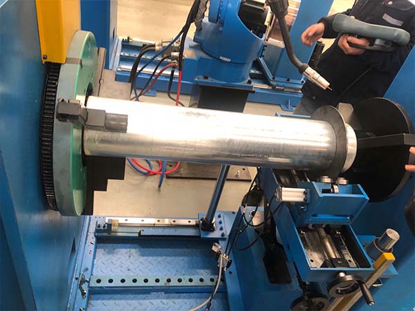 焊接變位機(jī)控制工件焊接變形的方式 焊接變位機(jī)控制工件焊接變形的方式