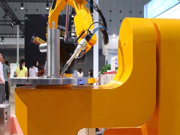 軸類(lèi)機(jī)器人焊接工作站