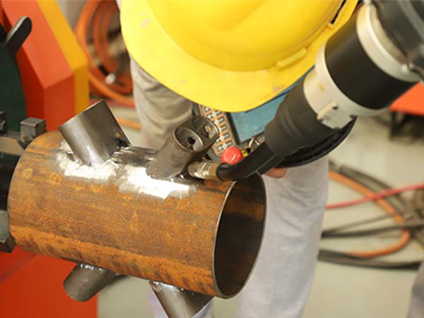 點(diǎn)焊機(jī)器人的特點(diǎn)