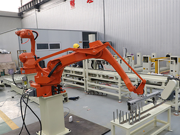 碼垛機(jī)器人平穩(wěn)運(yùn)行