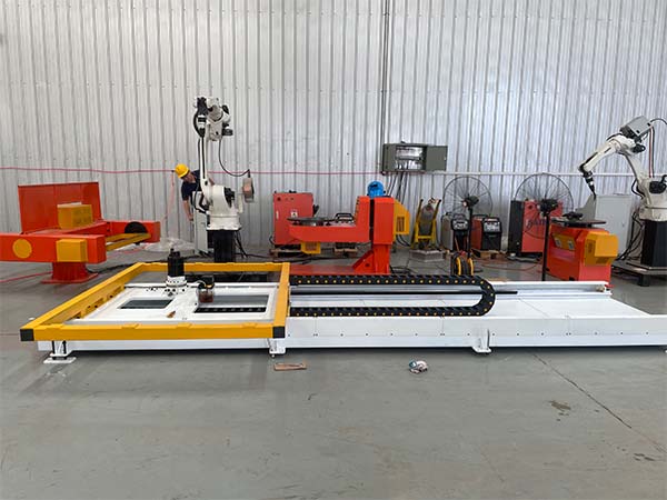 工業(yè)焊接機器人輔助設(shè)備