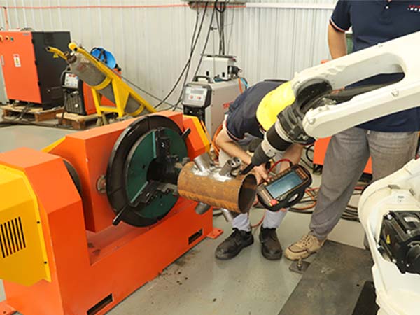 自動化焊機(jī)需要搭配焊接變位機(jī)