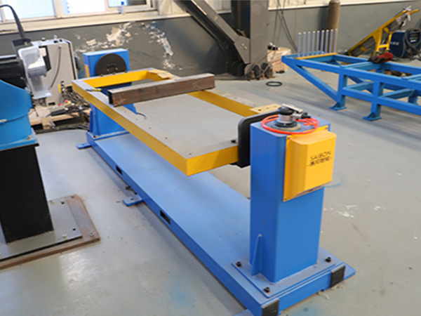 工業(yè)焊接機(jī)器人翻轉(zhuǎn)機(jī)有什么作用？