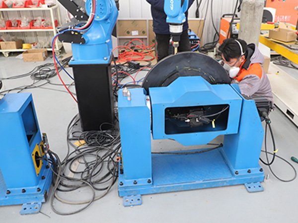 焊接機器人實現(xiàn)自動化的技術