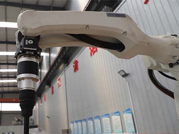 為什么要采購六軸焊接機(jī)器人？