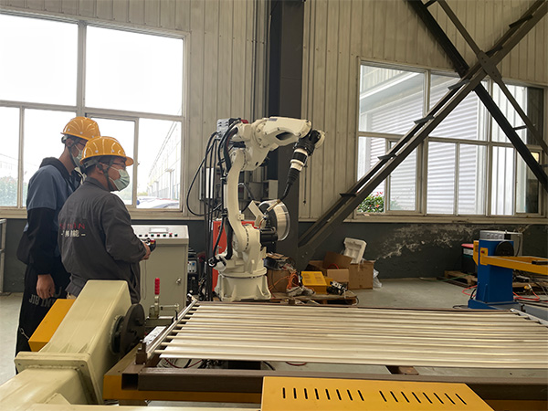 全自動焊接機(jī)器人的自動焊接過程