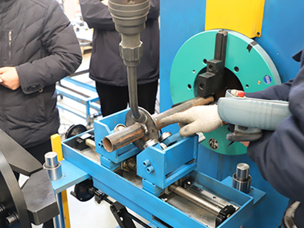 全自動(dòng)焊接機(jī)器人對焊接環(huán)境的要求